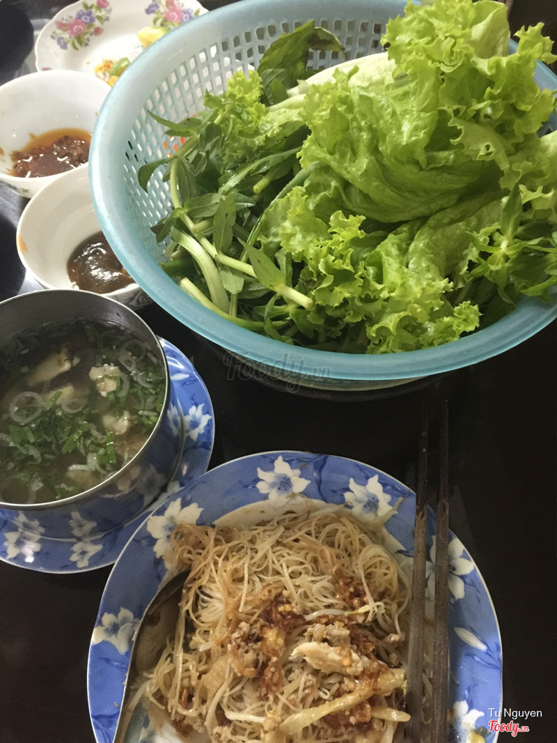 Phở khô gà + xương mang về