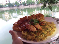 Trứng, xúc xích, bánh nướng