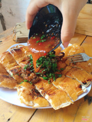 Nước sốt đăc biệt tự làm có thể rưới hay chấm tuỳ thích. 