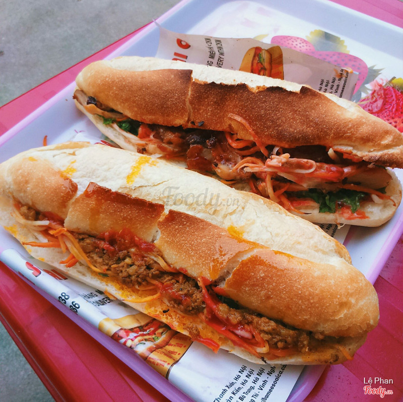 Bánh mì pate + gà nướng ngũ vị