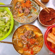 Hai bát bún ốc đầy đủ có bò :))