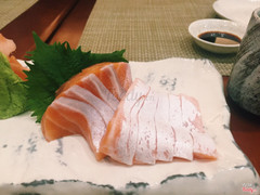 sashimi cá hội - bụng cá hồi