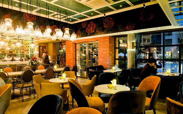 La Piscine Cafe - Restaurant - Lounge