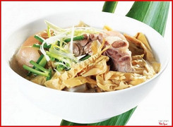 Bún bung Măng + Chân giò + Móng giò Heo ninh + Giò tai +  Nước xương ông. 25k/ suất