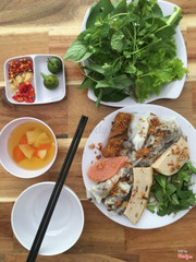 bánh cuốn chả