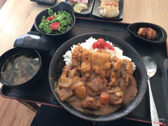 Cơm curry thịt heo chiên xù