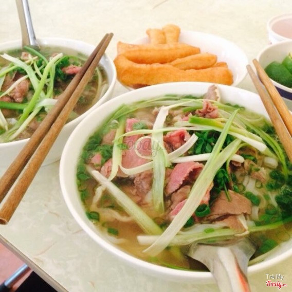 Kinh Nghiệm Đi Ăn Phở Sướng Ngõ 26 Nguyên Hồng: Bí Quyết Chọn Giờ Vắng Khách và Gọi Món Ngon