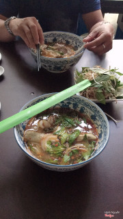 Bún bò ở đây ngon - tô to - thịt nhiều - hương vị đậm đà - không gian thoáng mát - ăn xong tô bún mà vẫn còn thèm - gọi thêm tô nữa ăn cho nó đã luôn , mình sẽ ghé và ủng hộ quán dài dài . 