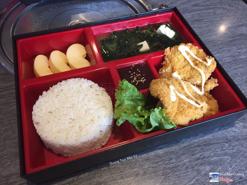 Cơm Bento  Thịt Heo Chiên xù Tonkatsu & Canh Rong biển  Free 