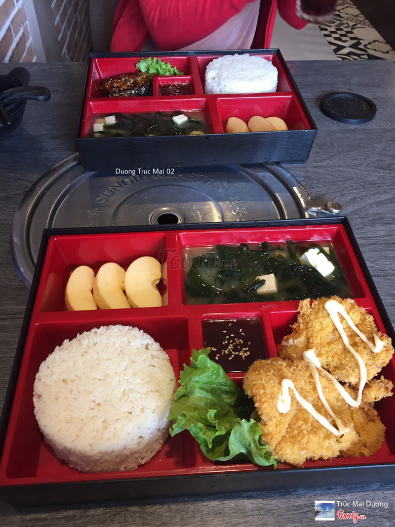 Cơm Bento  Thịt Heo Chiên xù Tonkatsu & Canh Rong biển + Cơm Bento  Cá thu Sốt Teriyaki & Canh Rong biển  Free