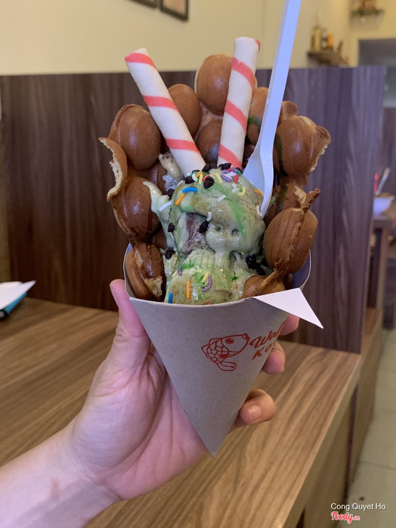 Bubble waffle matcha bean ice cream