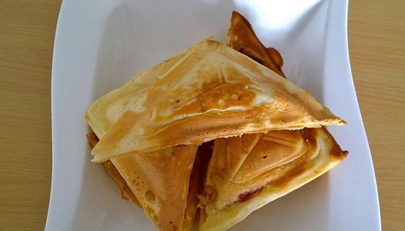 Bánh Hot Dog Cô Liên