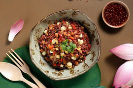 cơm chiên gạo lức hạt sen