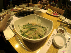 Hành tây trộn ăn kèm thịt nướng