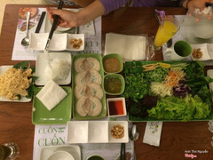 Cuốn phơi sương và nem tai (trong combo family 1)