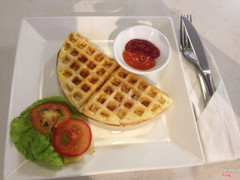 waffle mặn bacon, trứng