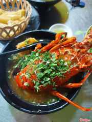 430k 1 tô bánh canh tôm hùm. Theo mình đánh giá thì mắc và không ngon bằng chổ khác. Tôm không được tươi, phần người còn ăn được chứ phần đầu hôi.