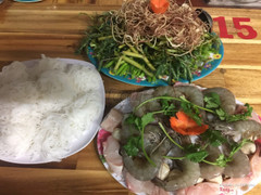 Lẩu thái rất ngoncasc bạn ạ , nhiều thit nữa, 4 đứa, no cành hông luôn ...