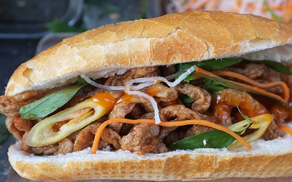 Bánh Mì Chả Cá - 647 Nguyễn Hữu Thọ