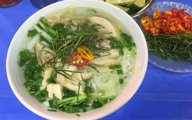 Phở Huyền - Phở Gà Ta & Chuyên Gà Chặt - 238 Lò Đúc