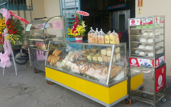 A Vĩ Bakery - Bánh Mì Thịt & Heo Quay - Bình Đông