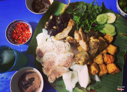 Nhân viên hơi bị xầm xì chút. Đồ ăn khá ổn, chả nem chất lượng chứ ko phải loại quắt queo nhân vớ vẩn đâu :)) mỗi tội 40k thì hơi đắt