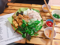 Suất 2 người đầy đủ giá 80k thêm cốc trà đá 3k. Đảm bảo ăn no 😍 (Nhất định sẽ quay lại)