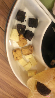 Bánh ngọt ăn kèm cùng kem, ngon