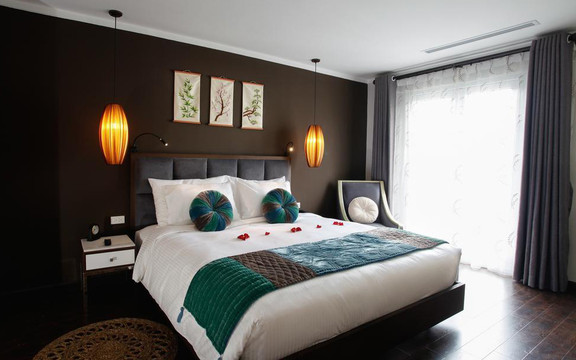 Essence Palace Hotel