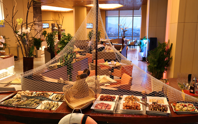 The Square Restaurant - Novotel Danang Premier Han River Hotel