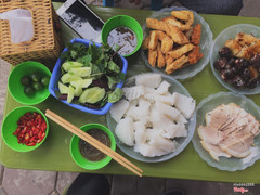 Bún đậu cực kì ngon giá rẻ cho các bạn trẻ sinh viên , đủ lứa tuổi luôn ạ 😍😍😍 Em ăn suất như ảnh cùng người yêu em 25k / suất thôi ạ 😭😭😭 Mà các cô bán hàng cũng thân thiện lắm ạ , ăn quen nhiều lúc cô free nước 😂😂 