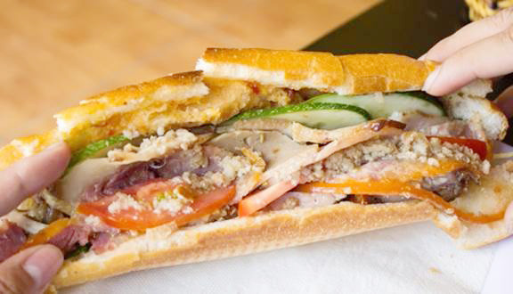 Bánh Mì Hồng Lạc - Huỳnh Thiện Lộc