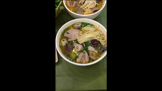 Quán 20 - Bún Lòng & Chân Gà Rang Muối