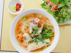 bún bò gân, chả