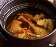 Canh gà hầm kim trùng thảo