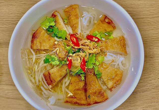 Cô 7 - Bánh Canh Chả Cá Bình Thuận - Nguyễn Ái Quốc