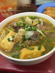 Bún riêu bò giò đậu