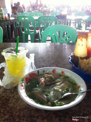 bánh canh bị chém 60k/ tô