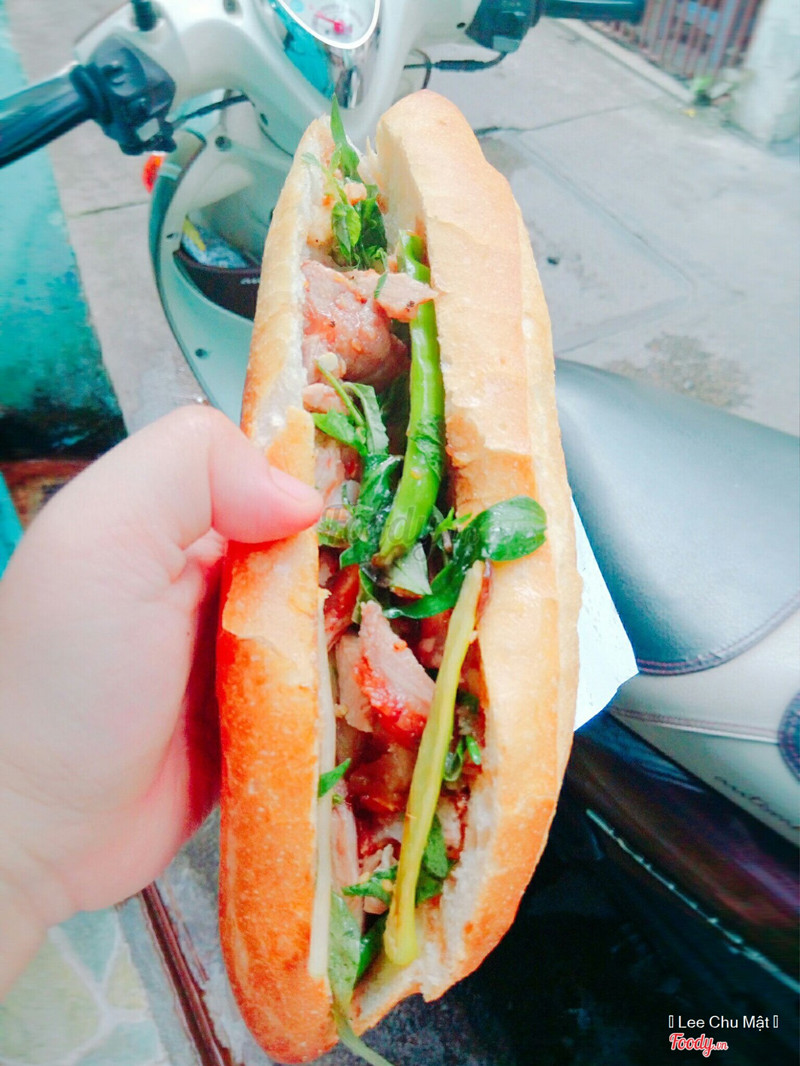 bánh mì heo quay