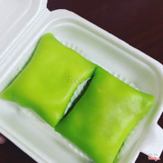 Món mới của quán, thèm quá ra mua mà trễ quá hết bánh rồi 😂 Bánh Crepe sầu riêng thơm cực kỳ, sầu riêng nhiều, kem vừa ăn ko bị ngọt hay ngấy. Nói chung là ăn rất phê 😋😋😋