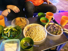 Cơm dưa bò , trứng óc