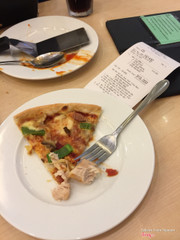 Pizza gà “thối” của Pizza Hut