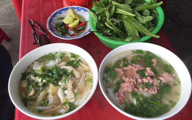 Trung - Phở Hà Nội & Mì Quảng Gà