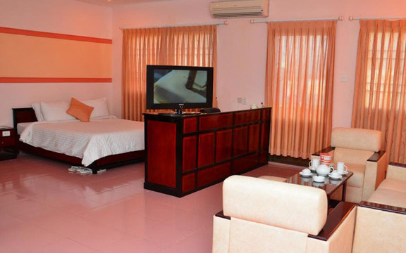 Quốc Tế Hotel