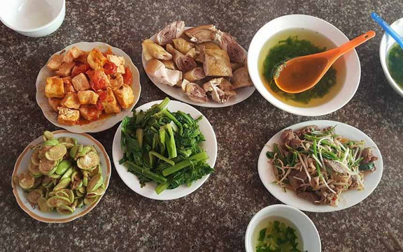 Thúy Nga - Cơm, Phở & Cá Lòng Hồ