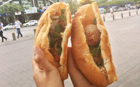 Bánh Mì Bà Nội Trợ