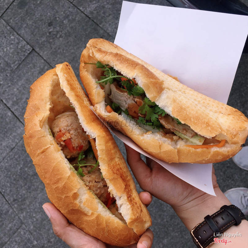 Bánh mì xíu mại 20k & vịt quay 40k