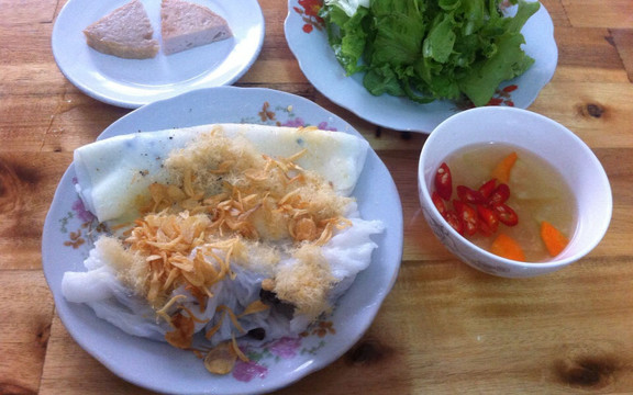 Bánh Cuốn Trứng Chả