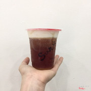 Black tea milk foam