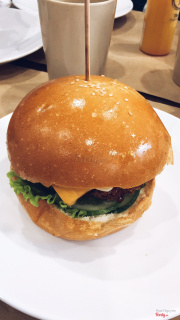 Burger gà cay cheese 50k